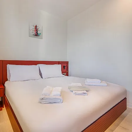 Tulii Hotell *